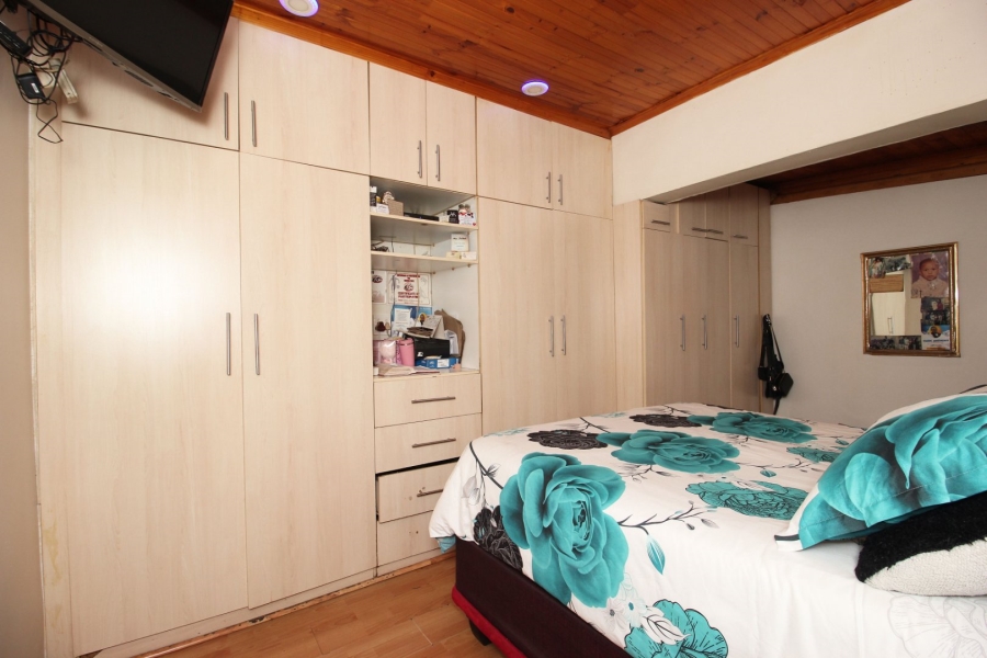 3 Bedroom Property for Sale in Silvertown Western Cape